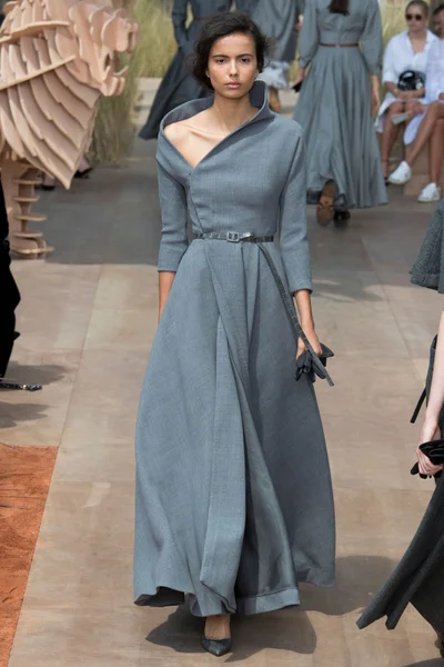 Look 19